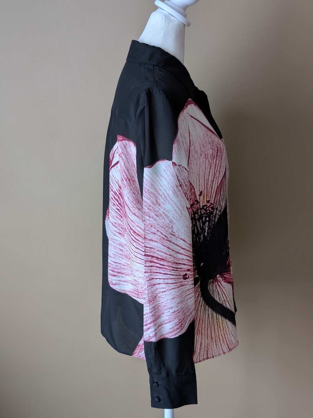 Alice + Olivia Willa Luna Floral 100% Silk Blouse Size M Black Pink - Picture 7 of 14